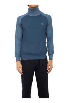 raglan-sleeves-blue-turtleneck-sweater