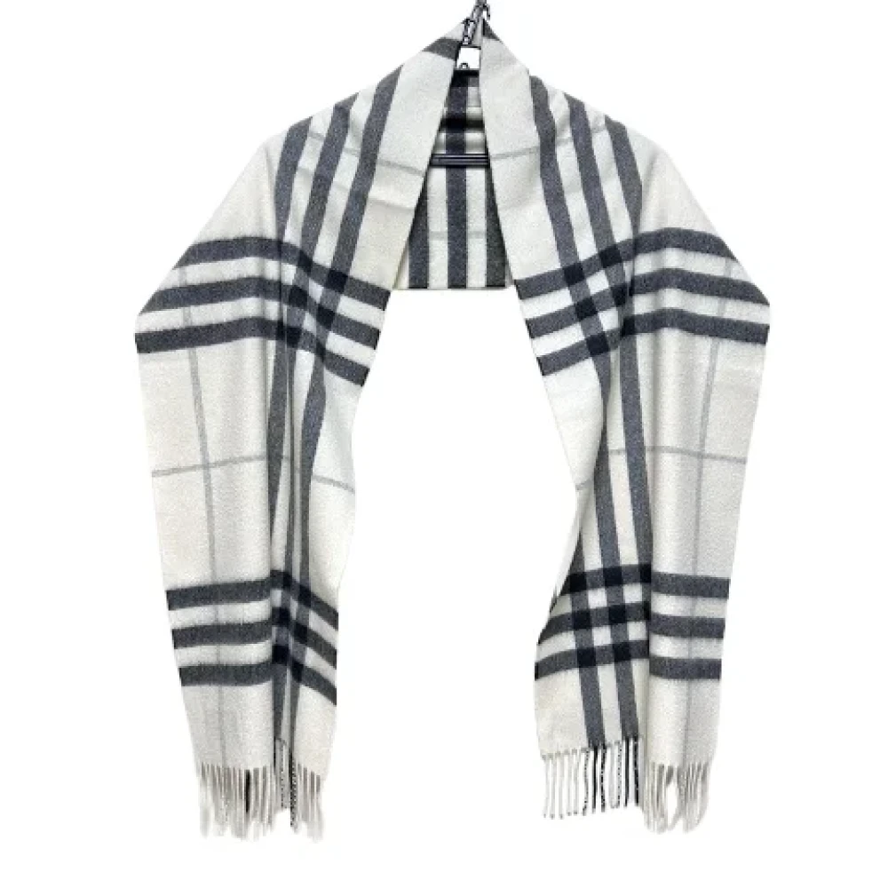 Burberry Vintage Pre-owned Cashmere scarves White Dames