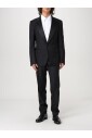 costume-noir-intemporel-en-laine