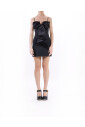 robe-noire-avec-et-details-en-satin