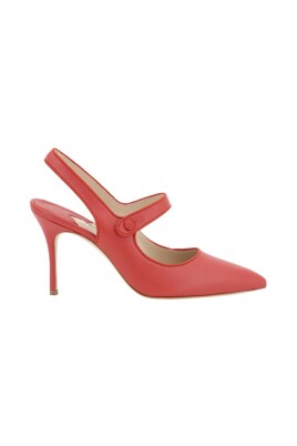 elegantes-escarpins-en-cuir-avec-fermeture-bouton