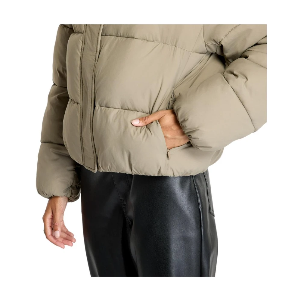 Calvin Klein Korte Logo Jas Moderne Stijl Beige Dames