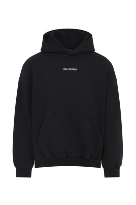 black-sweatshirt-aw25-stylish-comfort