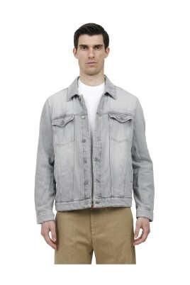 denim-jacket-with-pockets