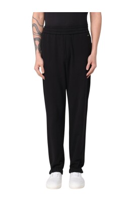 black-mens-sweatpants-stylish-model