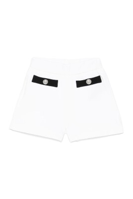 shorts-blancs-avec-boutons-en-relief