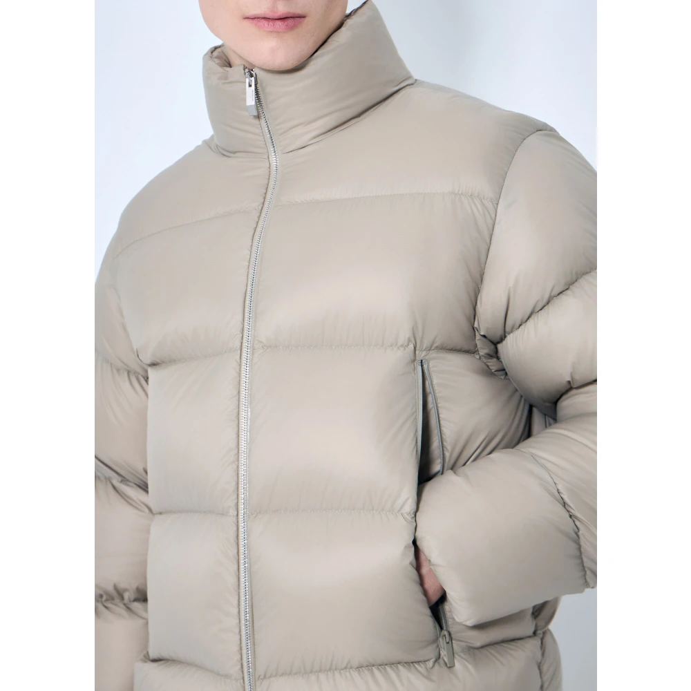 Moncler Gewatteerd donsjack met logopatch Beige Heren