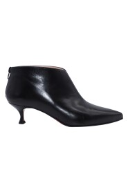 Christian Louboutin Kitten-Heel Ankle Boots in Czarny Leather