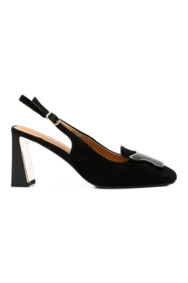 Pumps med lackfinish och blockklack