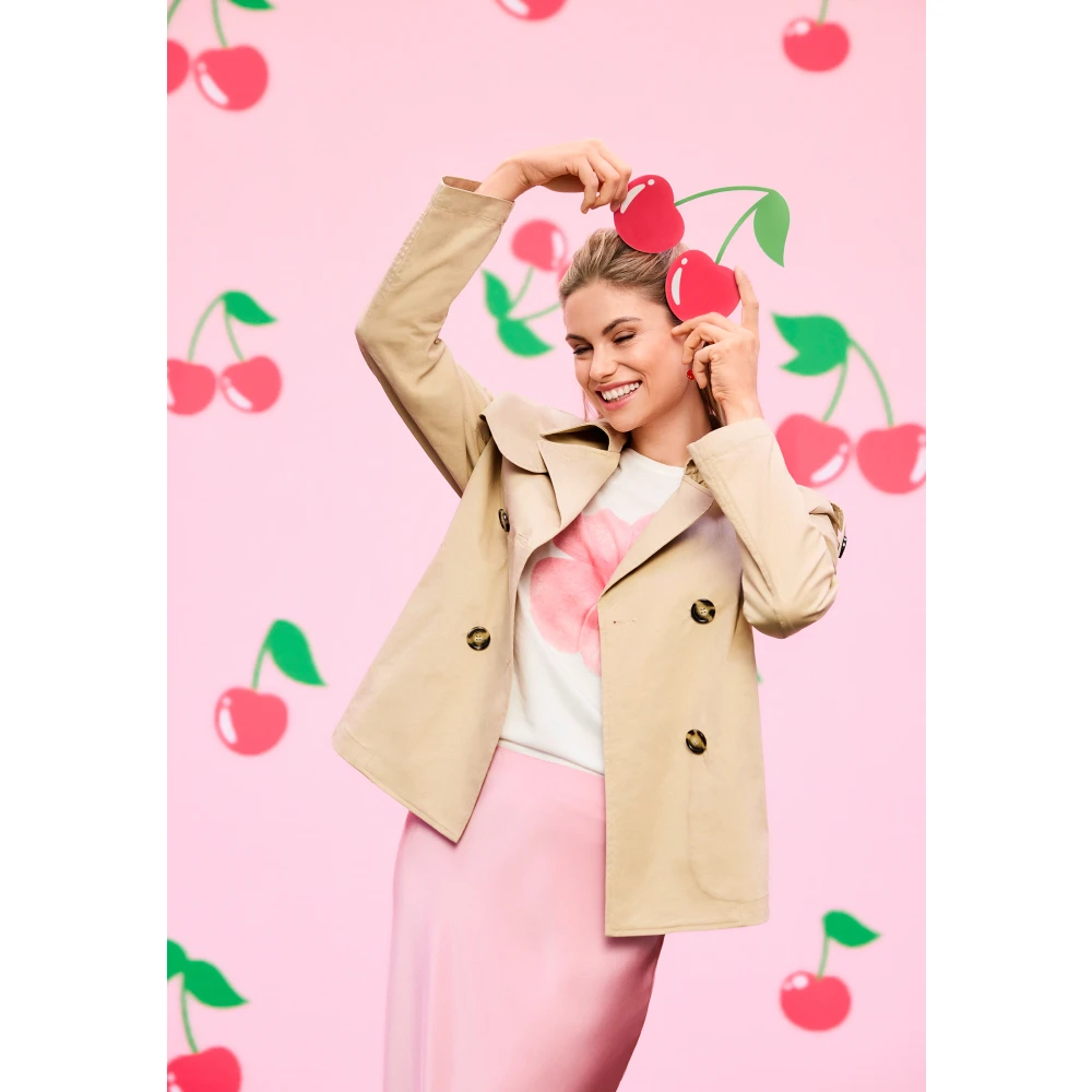 Amber & June Katoenen Trenchcoat met Klassieke Elementen Beige Dames