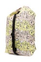 sac-a-dos-jaune-avec-logo-kaws-imprime