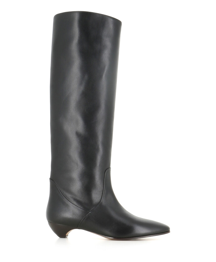 bottes-noires-en-cuir-avec-bout-pointu