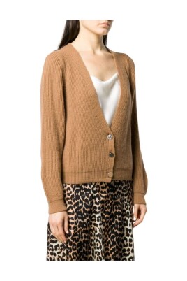 v-neck-knit-vest