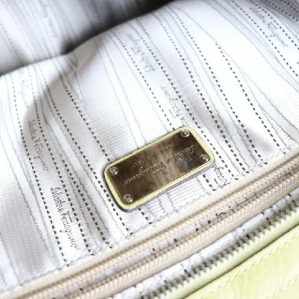 Salvatore Ferragamo Pre-owned Fabric handbags Beige Dames