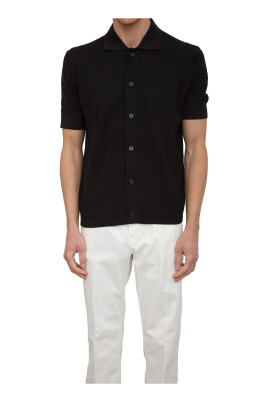 black-knit-shirt