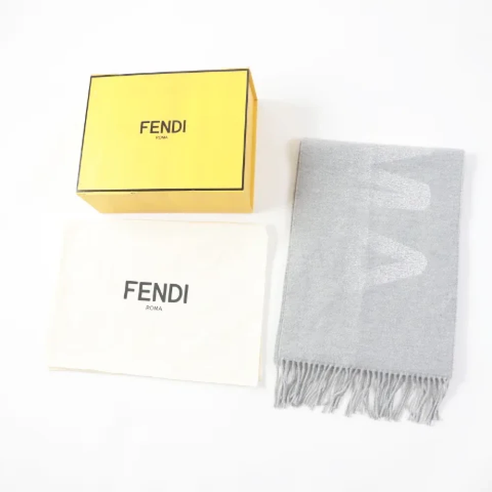 Fendi Vintage Pre-owned Wool scarves Gray Dames