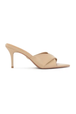 Eleganta stiletto flip-flops med dekorativ överlappande rem