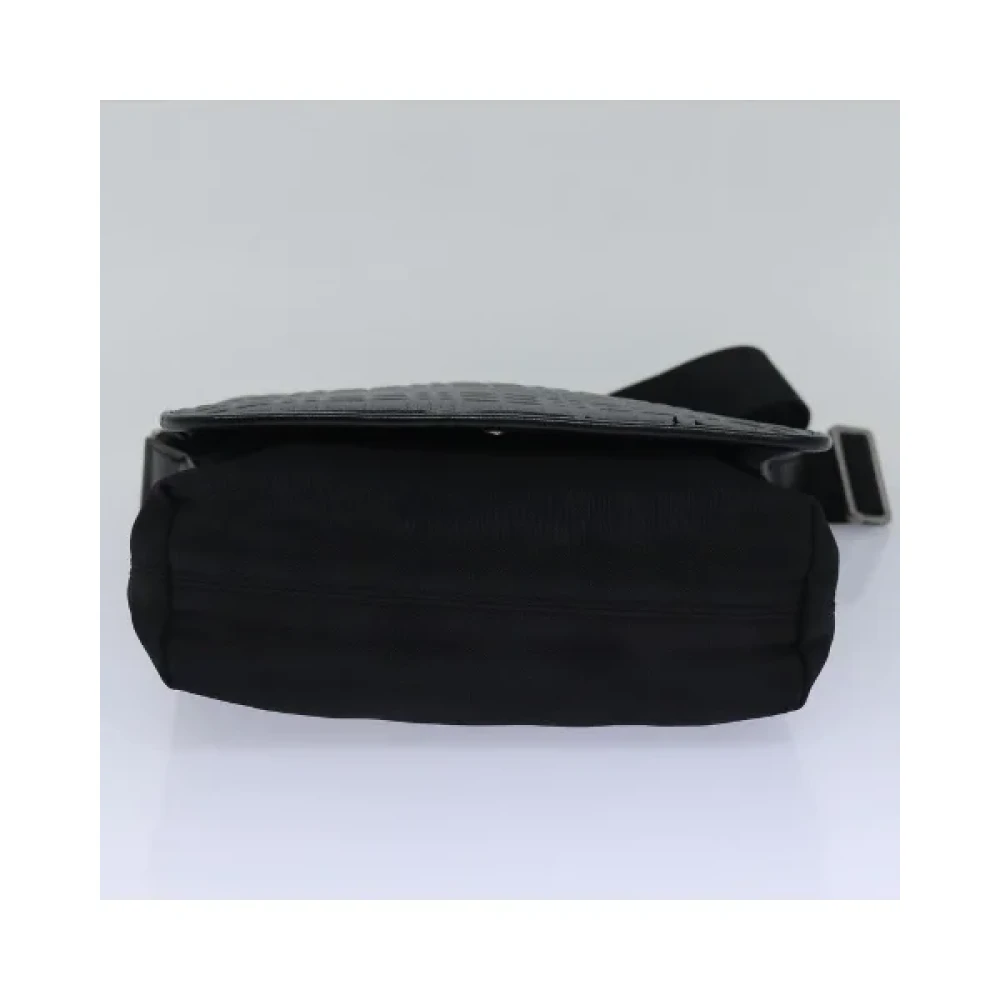 Burberry Vintage Pre-owned Nylon shoulder-bags Black Dames