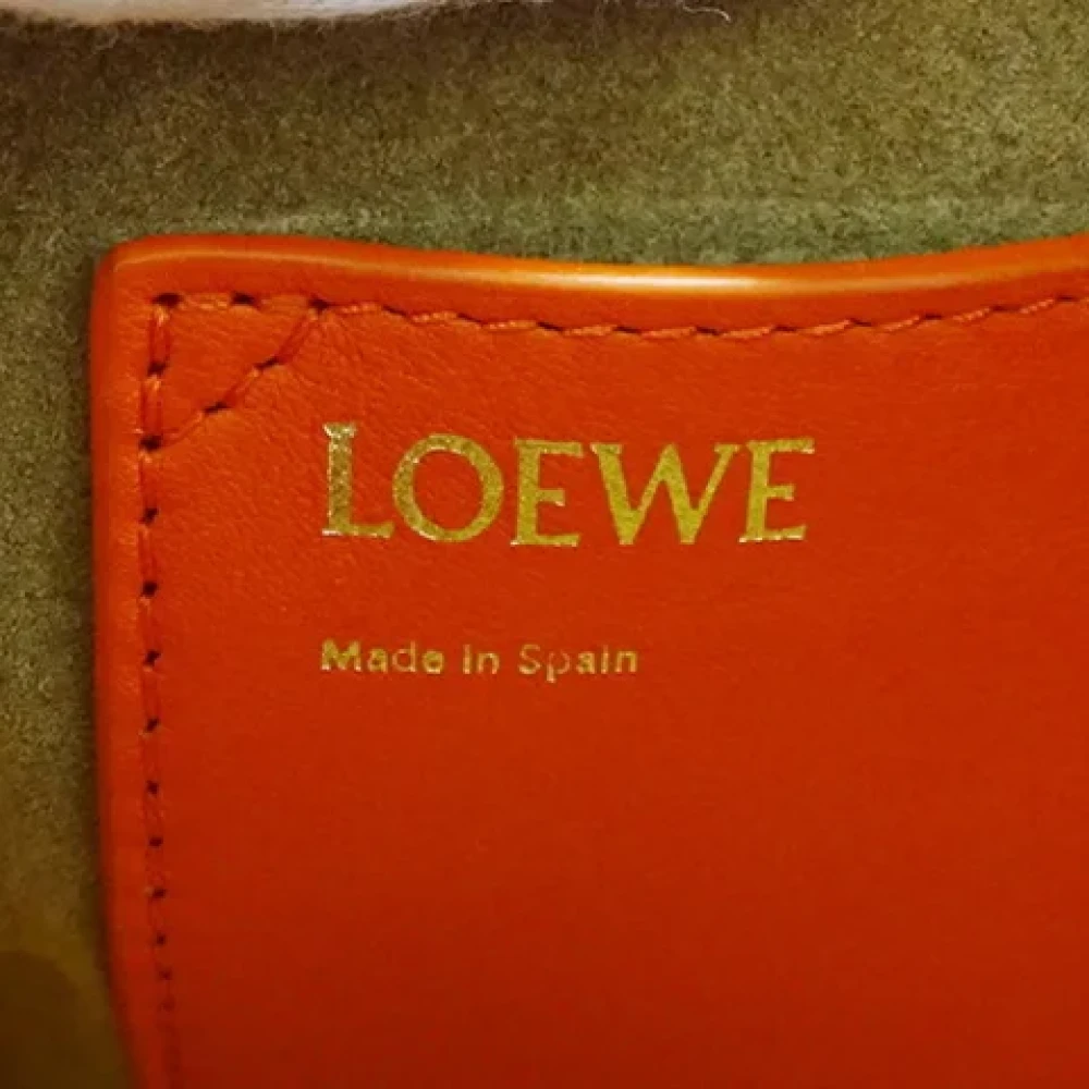 Loewe Pre-owned Leather handbags Orange Dames
