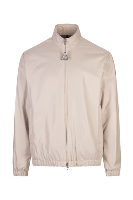 manteau-dhiver-blanc-avec-logo-en-cuir