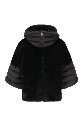 Randig vadderad cape med fjäderfyllning