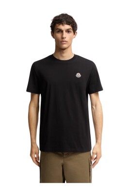 t-shirt-avec-logo-patch