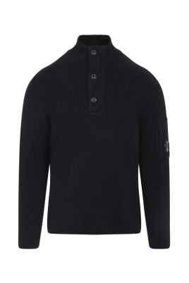 black-sweater-aw25-comfort-style