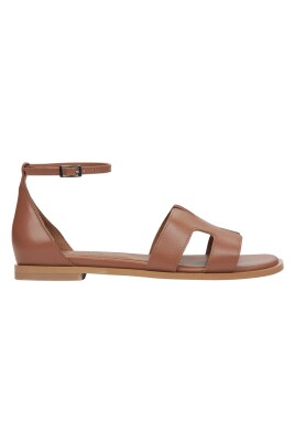 brown-leather-sandals-with-closed-heel