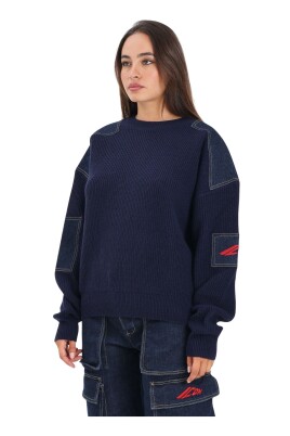 pull-noir-avec-inserts-en-denim