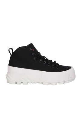 black-ankle-boots-with-experimental-techniques
