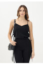 haut-noir-minimaliste-style-elegant-decontracte
