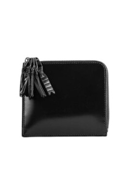 black-patent-leather-zippered-wallet