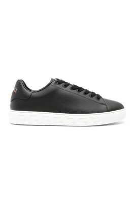black-sneaker-shoes