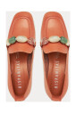 rode-platte-mocassin-met-stenen-accessoire
