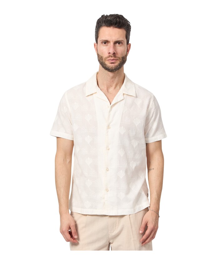 chemise-a-manches-courtes-et-col-cubain