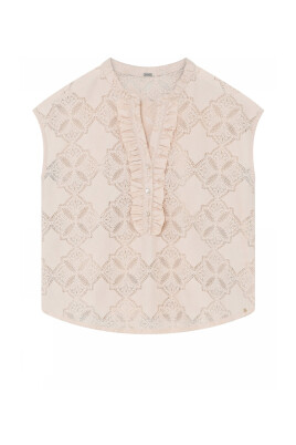 elegant-top-with-fine-details