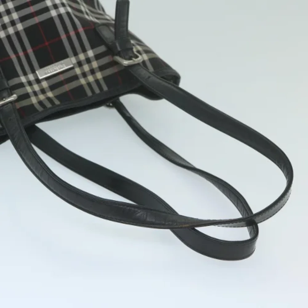 Burberry Vintage Pre-owned Nylon shoulder-bags Black Dames