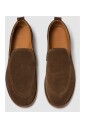 mocassin-brillant-en-daim-tabac-structure-legere