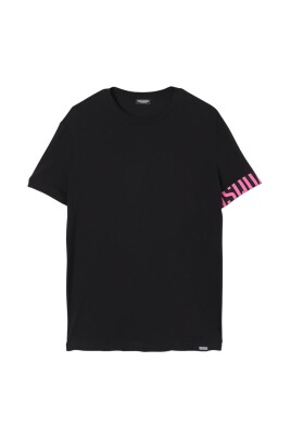 black-crew-neck-tee-stylish-comfort
