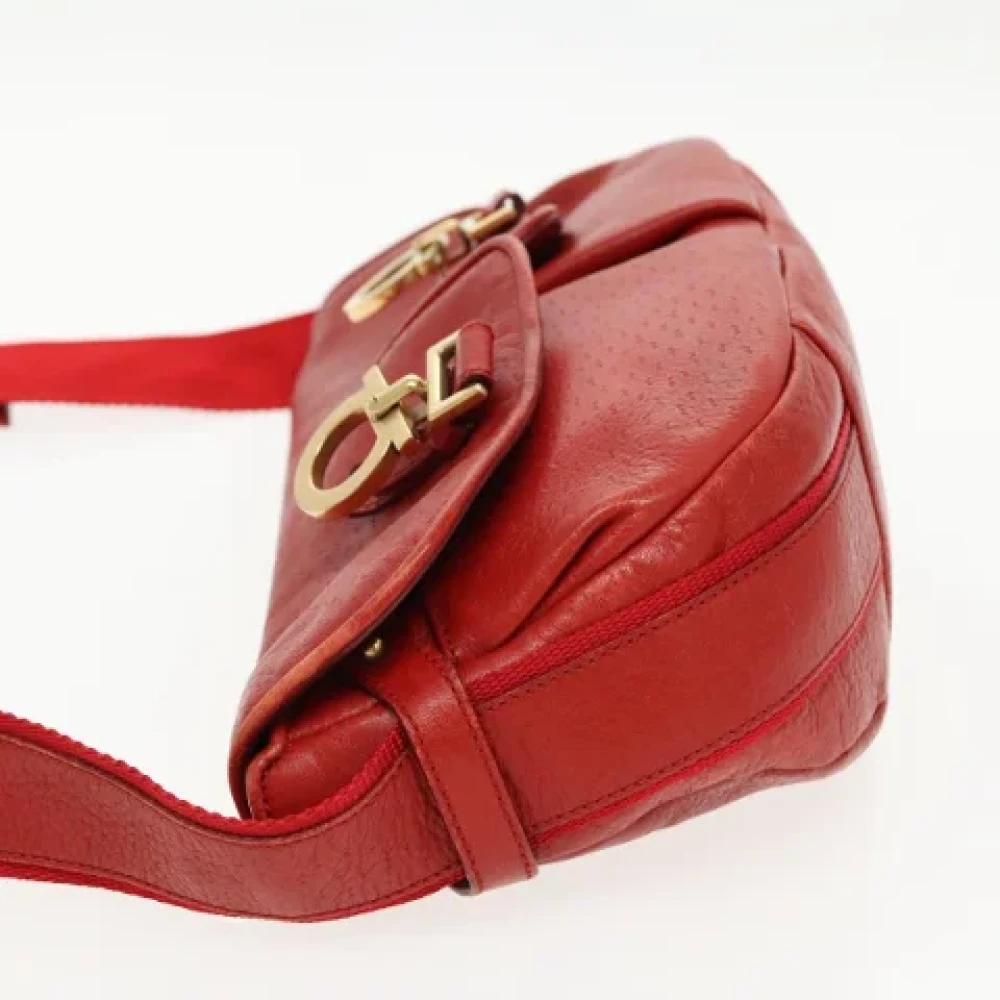 Salvatore Ferragamo Pre-owned Leather shoulder-bags Red Dames
