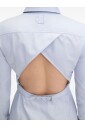 chemise-bleu-clair-avec-detail-decoupe