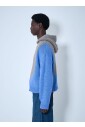 pull-a-capuche-en-tricot-tourbillonnant