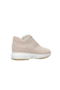 baskets-beiges-en-daim-a-lacets