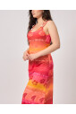 robe-longue-coloree-avec-large-encolure