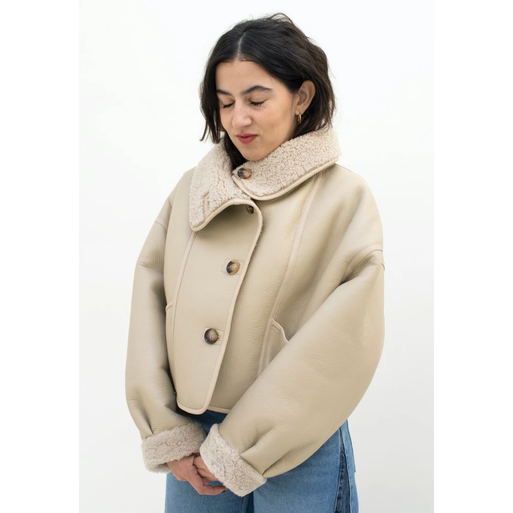 Just Things we Like Aimi Omkeerbare Shearling Jas Beige Dames