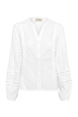 white-shirt-with-puffed-sleeves