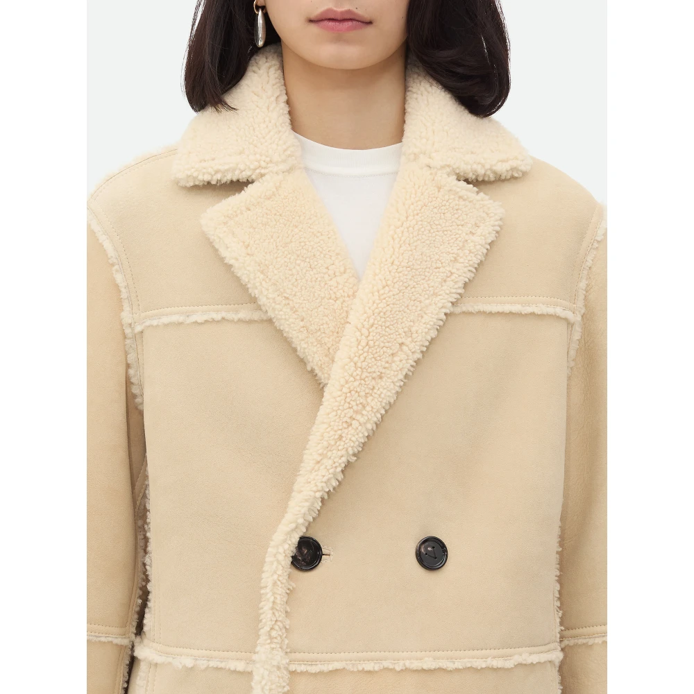 Bottega Veneta Beige Lambfur Jas met Notched Kraag Beige Dames