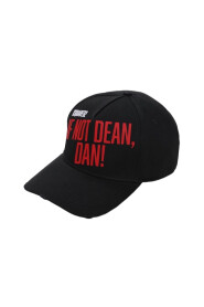 Hvis ikke død, Dan! Baseballcapen