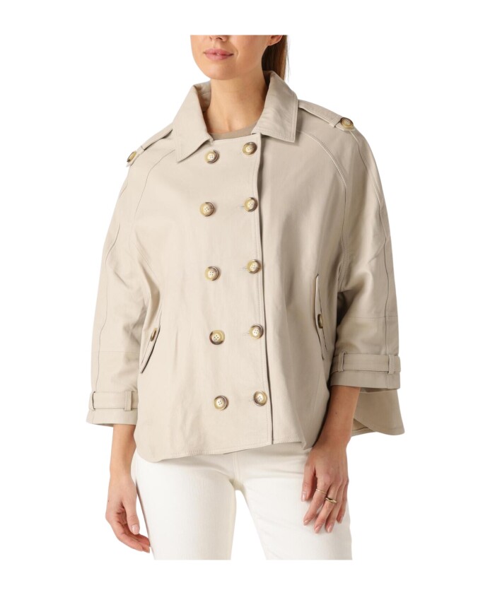 beige-leren-jas-voor-vrouwen