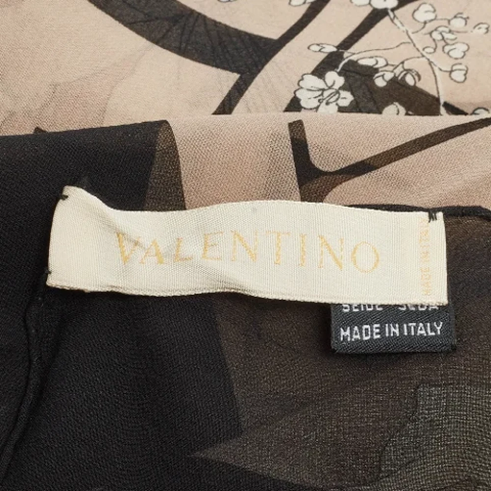 Valentino Vintage Pre-owned Silk scarves Beige Dames